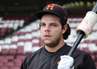 Tras el Covid-19, Roberto Ramos vuelve al diamante en Corea del Sur