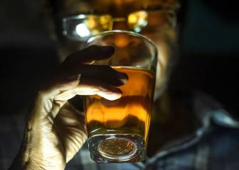 ¿Qué es el alcohol adulterado y por qué es muy peligroso?