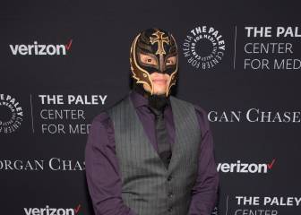 Rey Mysterio está severamente lesionado por la agresión de Seth Rollins