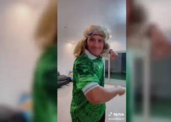 ¡Regresó la cabellera dorada de Luis Hernández! Con todo y baile