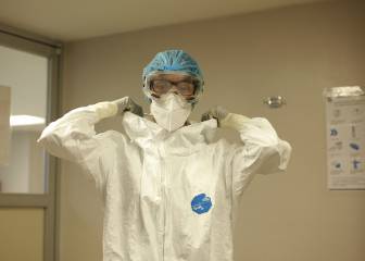 Enfermera llora al ver como la gente hace filas para comprar cerveza