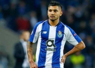 Chelsea se interesaría en el 'Tecatito' Corona