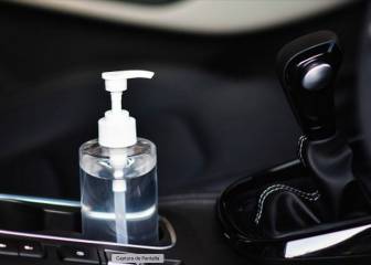 El motivo por el que no debes dejar el gel antibacterial dentro del auto