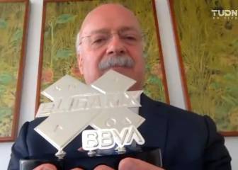 Así entregó Bonilla el trofeo de campeón a La Fiera