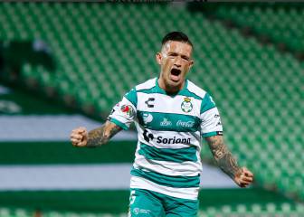 Lozano fue operado con éxito de su rotura de tibia y peroné