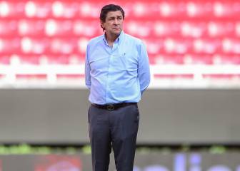 Chivas informó que el 'Flaco' Tena es positivo de COVID-19