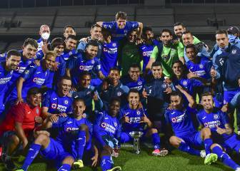 Fan del América celebra en el Ángel el título de Cruz Azul
