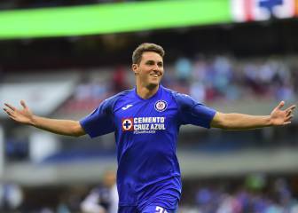 ¡Hay Bebote para rato! Santi Giménez renueva con Cruz Azul