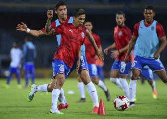 XI de Chivas: Zaldívar y 'Gallito' salen al quite