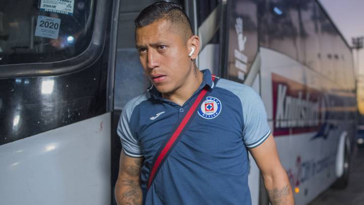 Julio César 'Cata' Domínguez de Cruz Azul es hospitalizado por infección pulmonar