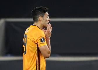 Raúl Jiménez falló su primer penal a nivel clubes