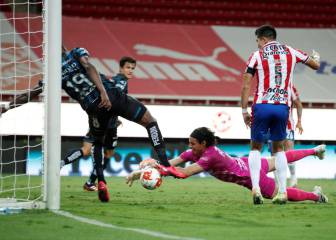Fallas de 'Toño' y 'JJ' marcan el empate de Chivas