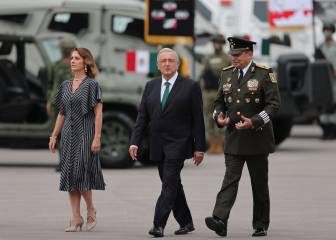 Desfile por la Independencia rinde homenaje a héroes de la salud