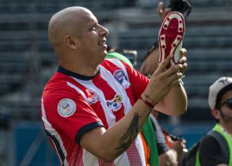 'Bofo' llama mercenarios a Oribe Peralta y Uriel Antuna