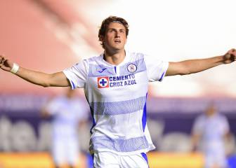 Santiago Giménez, en la mira de Argentina para un llamado