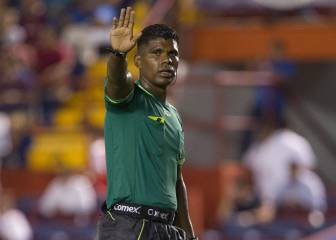 Adalid es separado por pitar sin permiso un partido amateur