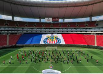 Chivas se toma la foto oficial junto a Tapatío y al Rebaño femenil