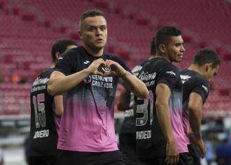 Con doblete del 'Cabecita', Cruz Azul triunfó en casa de Chivas