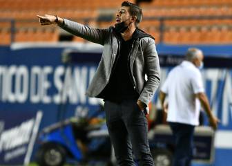 ¡Uno más que cae! Alex Diego, despedido del Querétaro