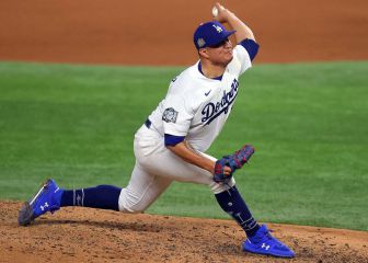 Víctor González, cuarto lanzador mexicano en ganar un juego de Serie Mundial