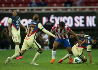 Expertos vieron penal a favor de Chivas que no se concedió