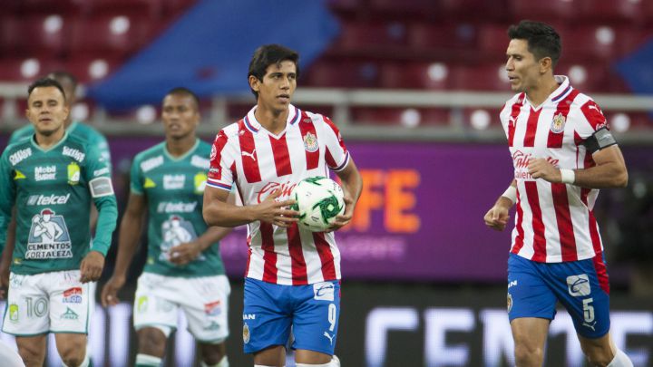 Chivas y León empatan en la ida de semifinales del Guardianes 2020