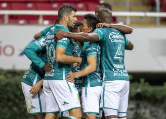 Ambriz manda línea de cinco abajo y Gigliotti es banca