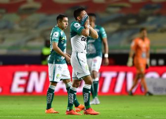 Ángel Mena sale lesionado de la final ante Pumas