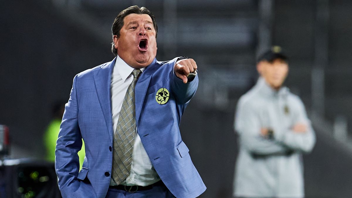 Miguel Herrera No Es Mas El Director Tecnico Del America As Mexico