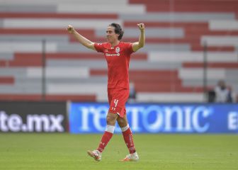 Adrian Mora llegó a Monterrey para firmar con Rayados