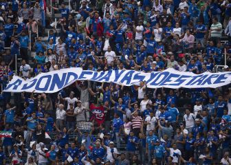 Afición de Cruz Azul arremete fuertemente contra jugadores