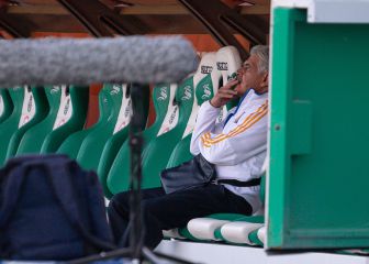 'Tuca' recibiría sanción tras ser captado fumando en la banca