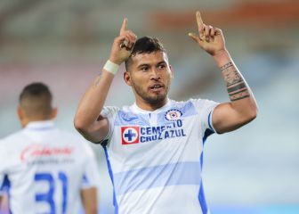 ¡Cruz Azul, con mucha suerte, saca el primer triunfo!