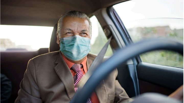 Cómo se debe viajar en el automóvil durante la pandemia ¿con los vidrios arriba o abajo?