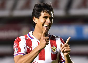 Macías se luce con golazo; llega a seis tantos en siete juegos