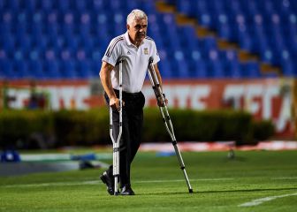 'Tuca' Ferretti recibió primera dosis de vacuna contra COVID-19