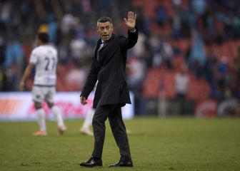 Pedro Caixinha lanza un guiño a las Chivas