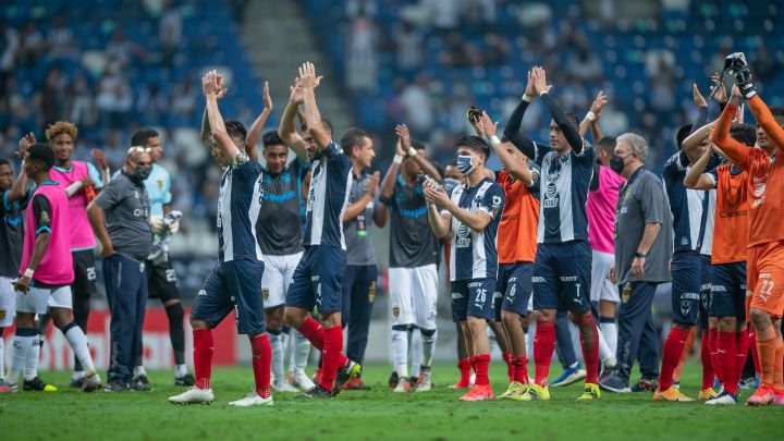 Jugadores de Rayados festejan la victoria contra Atlético Pantoja