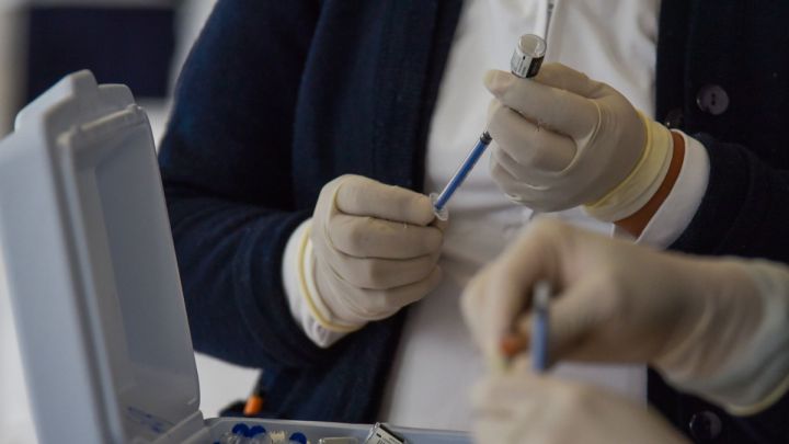 UNAM abre registros para vacunar a maestros contra Covid-19