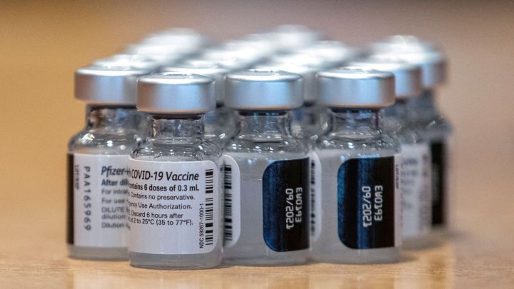 Vacuna Pfizer eleva sus ingresos 