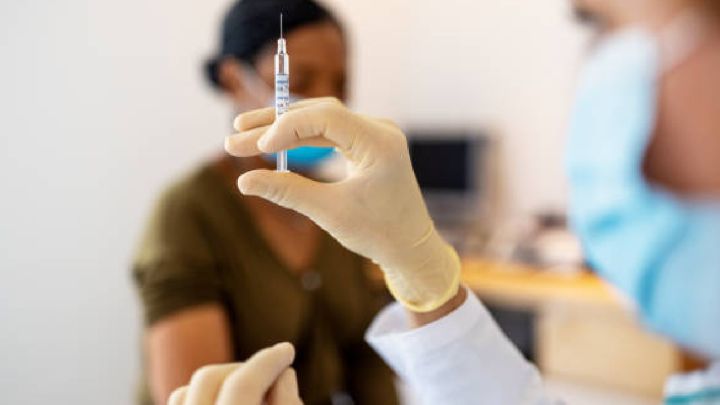 Vacunación de 50 a 59 años en CDMX: en qué alcaldías, posibles fechas y cuántas dosis hay