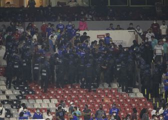 Aficionados son retirados del Estadio Azteca por grito homofóbico