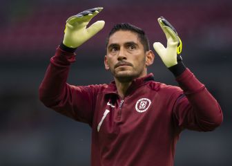 Jesús Corona hacia el árbitro: 