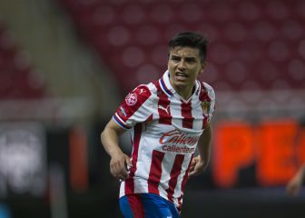 Chivas negocia salida de dos futbolistas al Necaxa