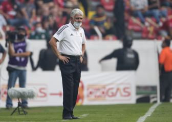 Tuca Ferretti afirma tener contrato hasta el 30 de mayo