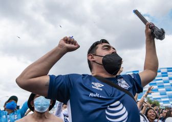Afición muestra apoyo al Puebla con mariachis