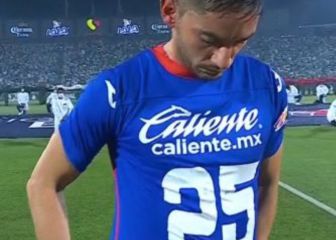 ¡Buen detalle! Corona saltó al terreno de juego con jersey de Alvarado