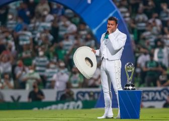 Pablo Montero cambia letra al Himno Nacional Mexicano en final Santos vs Cruz Azul