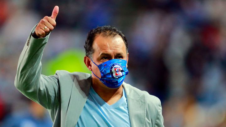 Reynoso sería el primero en ganar un título como jugador y técnico de Cruz Azul