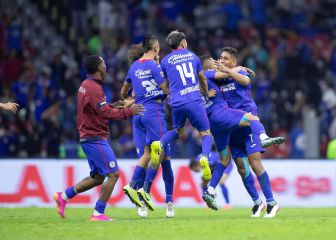 Cruz Azul se vuelve coronar en el Estadio Azteca tras 41 años